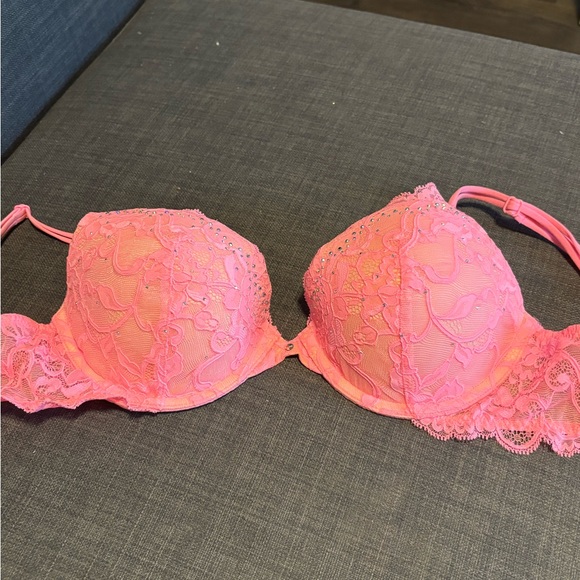 Push up pink Victoria’s Secret. Like new - Picture 1 of 2